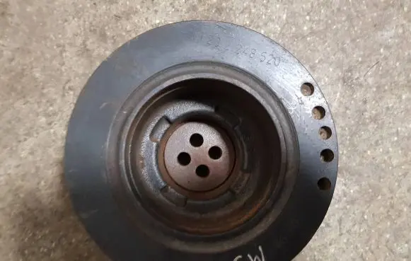 BMW 5 E39 Crankshaft pulley 11232248520