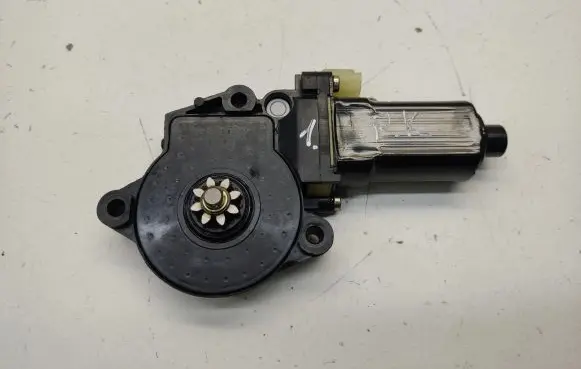 Hyundai Tucson JM Front door window regulator motor 3130034192 11044