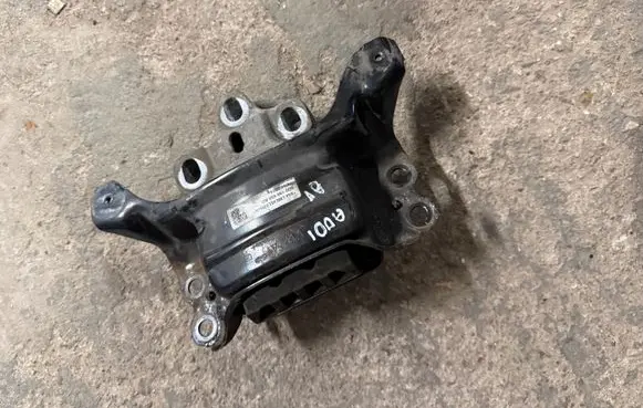 Skoda Octavia Mk3 (5E) Engine mount bracket 5Q0199555AD