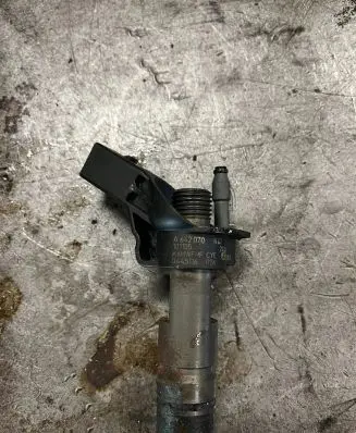 Mercedes-Benz E W212 Fuel injector A6420701187 0445116026
