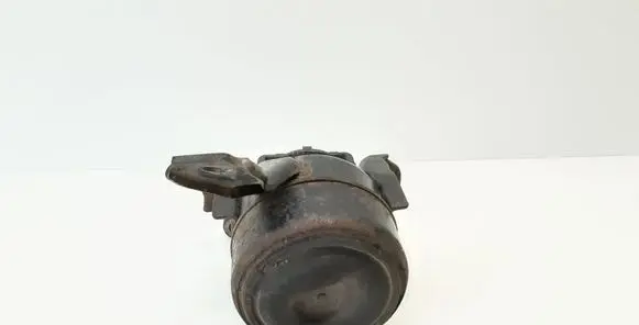 Toyota RAV 4 (XA20) Engine mount bracket