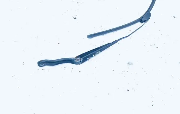 Peugeot 206 Front wiper blade arm