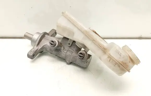 Master brake cylinder
