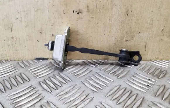 Nissan Qashqai Front door check strap stopper