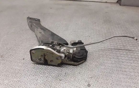 Honda HR-V Front door lock 