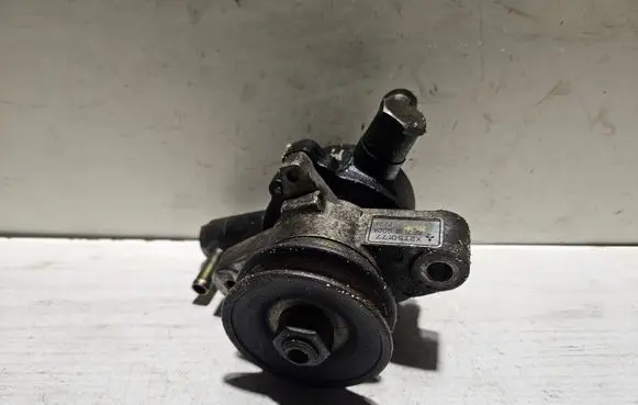 Mazda 626 Power steering pump X2T50177 RF7118G00A