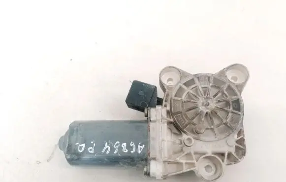 Mercedes-Benz C W203 Front door window regulator motor A2118201742