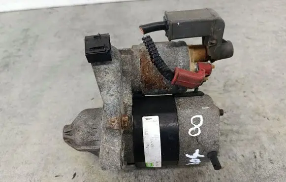 Peugeot 107 Starter motor TS10E1VALEO