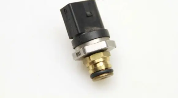 Volkswagen Polo V 6R Fuel pressure sensor 06H906051J