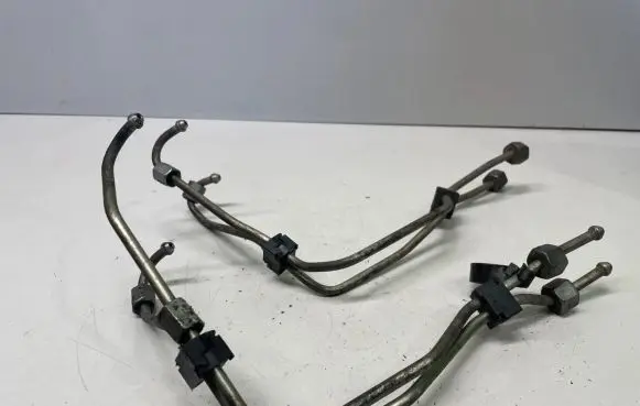 Fuel injector supply line/pipe