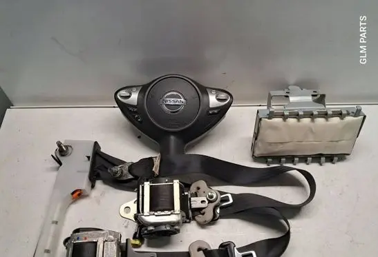Nissan Juke I F15 Front seatbelt 617969900A 617968000A