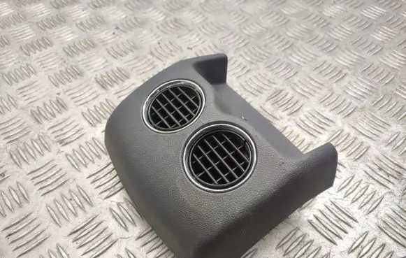 Rear air vent grill