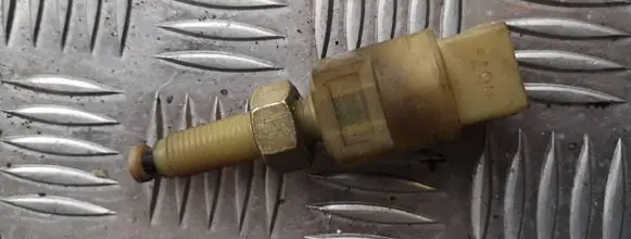 Volkswagen PASSAT B5 Brake pedal sensor switch 4a0945515a