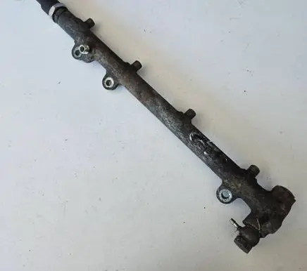 Mercedes-Benz E W211 Fuel main line pipe A6110700095 0445214004