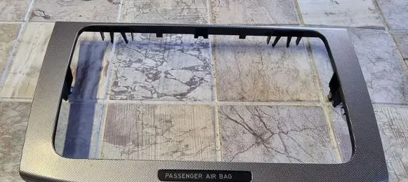 Radio/GPS head unit trim