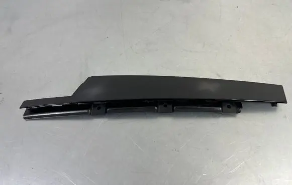 Volkswagen Touareg III Front door glass trim molding 760837902