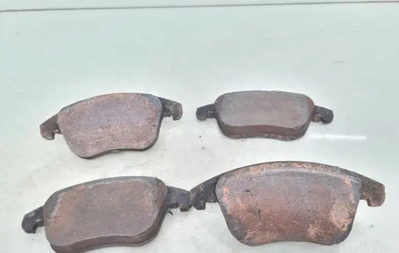 Volkswagen PASSAT B6 Brake pads (front) 