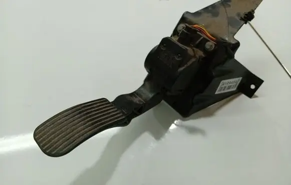 Mercedes-Benz Sprinter W906 Accelerator throttle pedal 0280755023