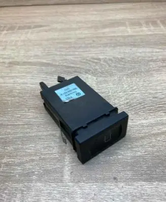 Volkswagen PASSAT B5 Windscreen/window heater switch 3B0959621B