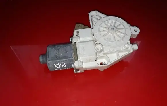 Mercedes-Benz C W204 Front door window regulator motor A2048200242 971132100 0130822440