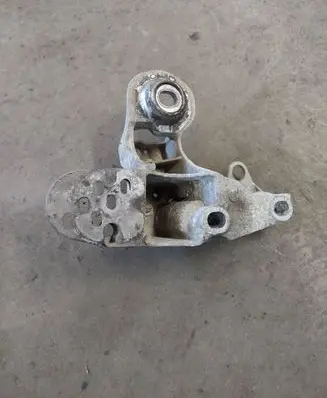 Skoda Superb B5 (3U) Engine mounting bracket