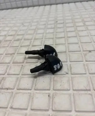 Windshield washer spray nozzle