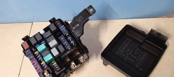 Honda FR-V Fuse box set