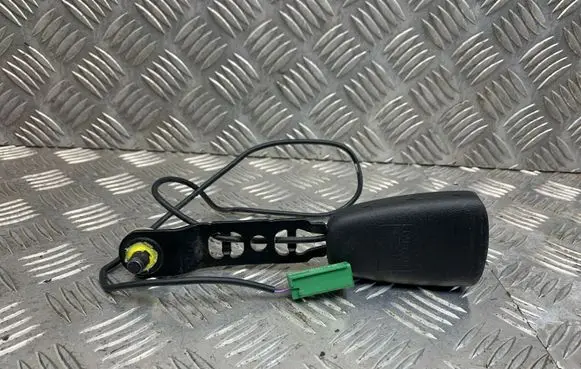Volvo V70 Front seatbelt buckle 8841897