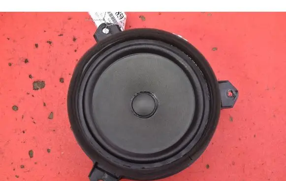 Toyota Auris E180 Subwoofer speaker 861600D370