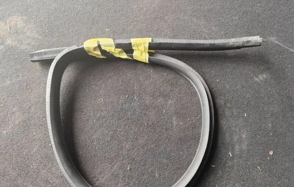 Mitsubishi Space Star Rear door rubber seal (on body) 
