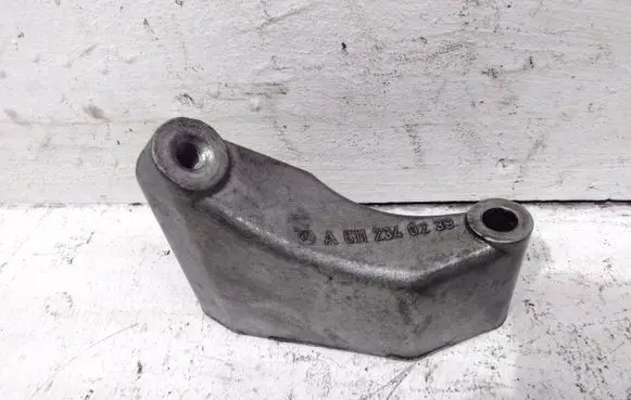 Mercedes-Benz S W220 Engine mounting bracket A6112340239