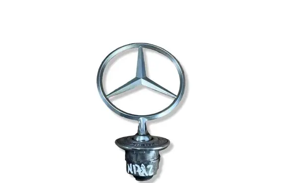Mercedes-Benz E W211 Manufacturer badge logo/emblem A2218800086