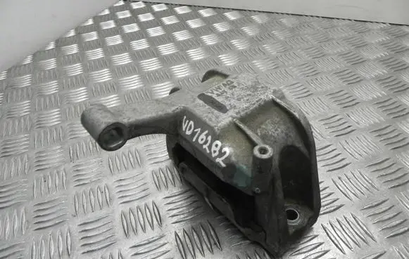 Volkswagen Tiguan Engine mount bracket 5N0199262G VD16282
