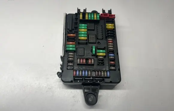 BMW X6 F16 Fuse module 6819651 61146819651