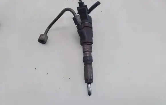 Peugeot 206 Fuel injector 0445110008