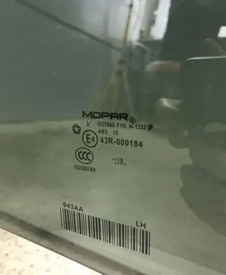 Chrysler Pacifica Sliding door window/glass 43R000184 E000989
