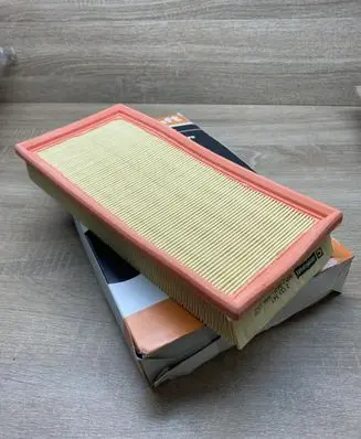 Toyota Carina T190 Air filter 2133347 HAMJ9601JRAA