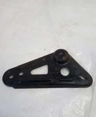 Radiator mount bracket