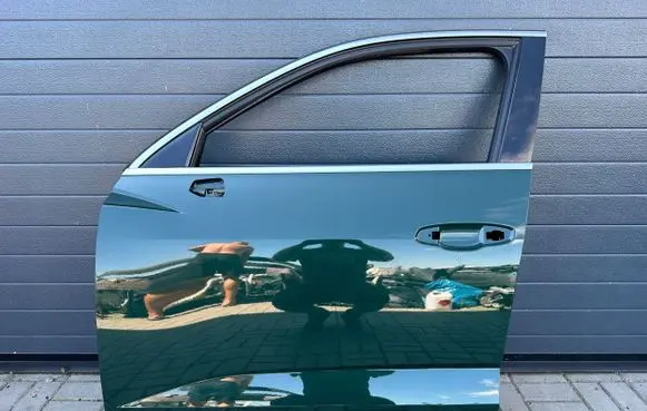 Audi Q3 F3 Front door