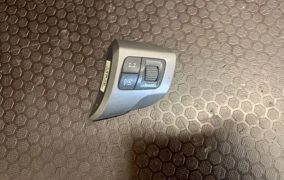 Opel Astra H Steering wheel buttons/switches 305582185057 13208858 88139804