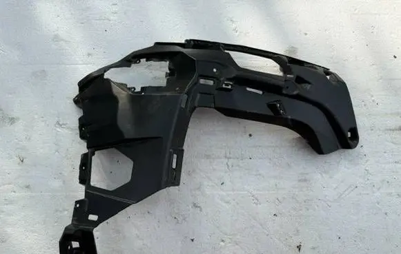 Audi Q7 4M Front bumper mounting bracket 4M0807096H