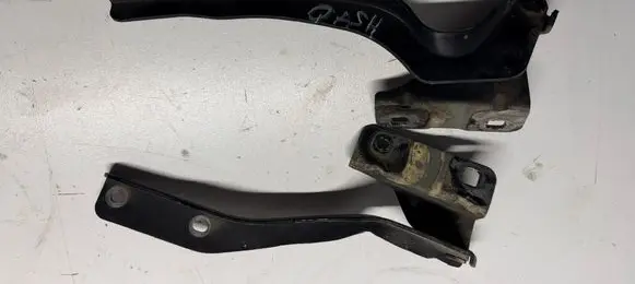 Nissan Qashqai+2 Engine bonnet/hood hinges