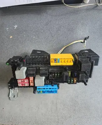Mercedes-Benz C AMG W204 Fuse module 748038 1718783