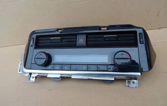 Nissan Qashqai Climate control unit 275006UM4C VP7ASH18C612AA