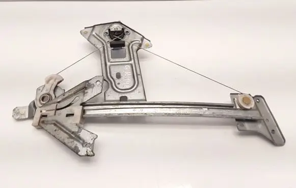 Rear door manual window regulator