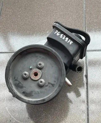 BMW 5 E60 E61 Power steering pump 7693974