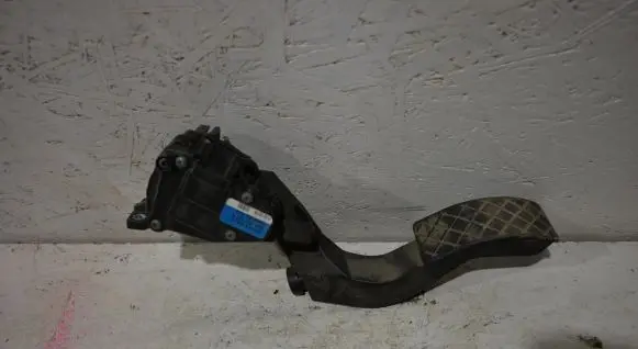 Skoda Superb B5 (3U) Accelerator throttle pedal 8D1723523N