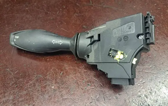 Ford Fiesta Indicator stalk 8A6T13335BC 0112651201