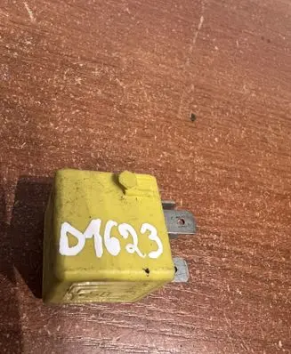 Mercedes-Benz A W169 Other relay A0025421419 D1623