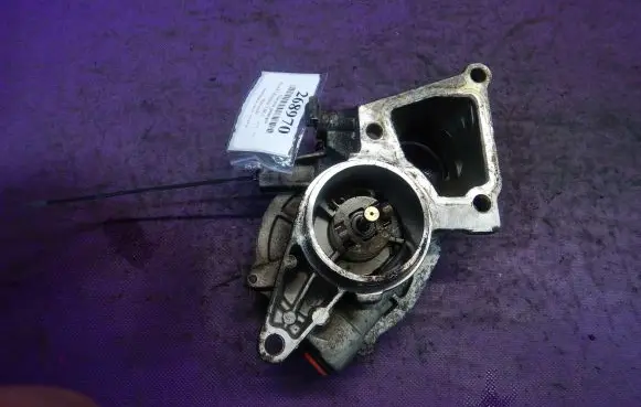 Ford Mondeo Mk III Vacuum pump XS7Q2A451BH